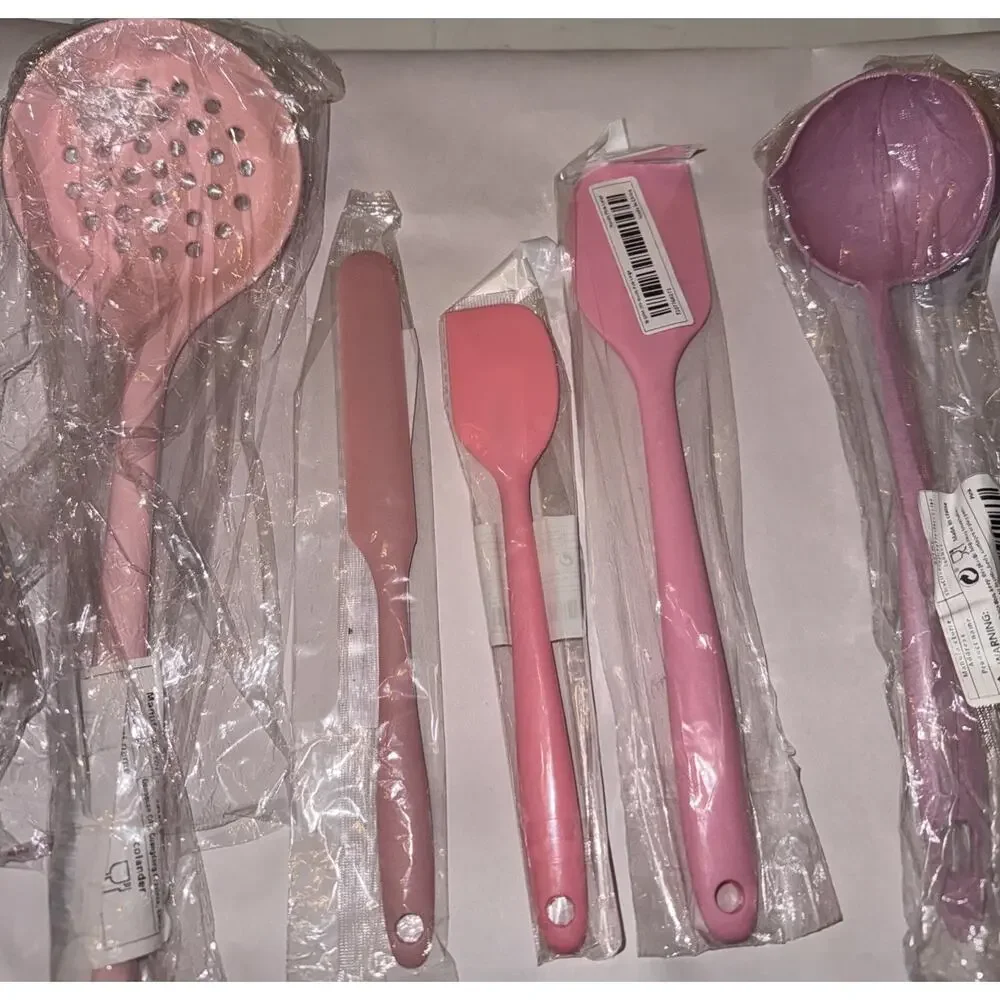 NWT Set Of Four Pink Silicone Spatulas & Strainer W/ Free Bonus Plastic Ladle